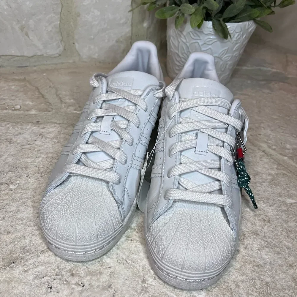 Adidas superstar originals off white low tops red and green stitching sz 5.5